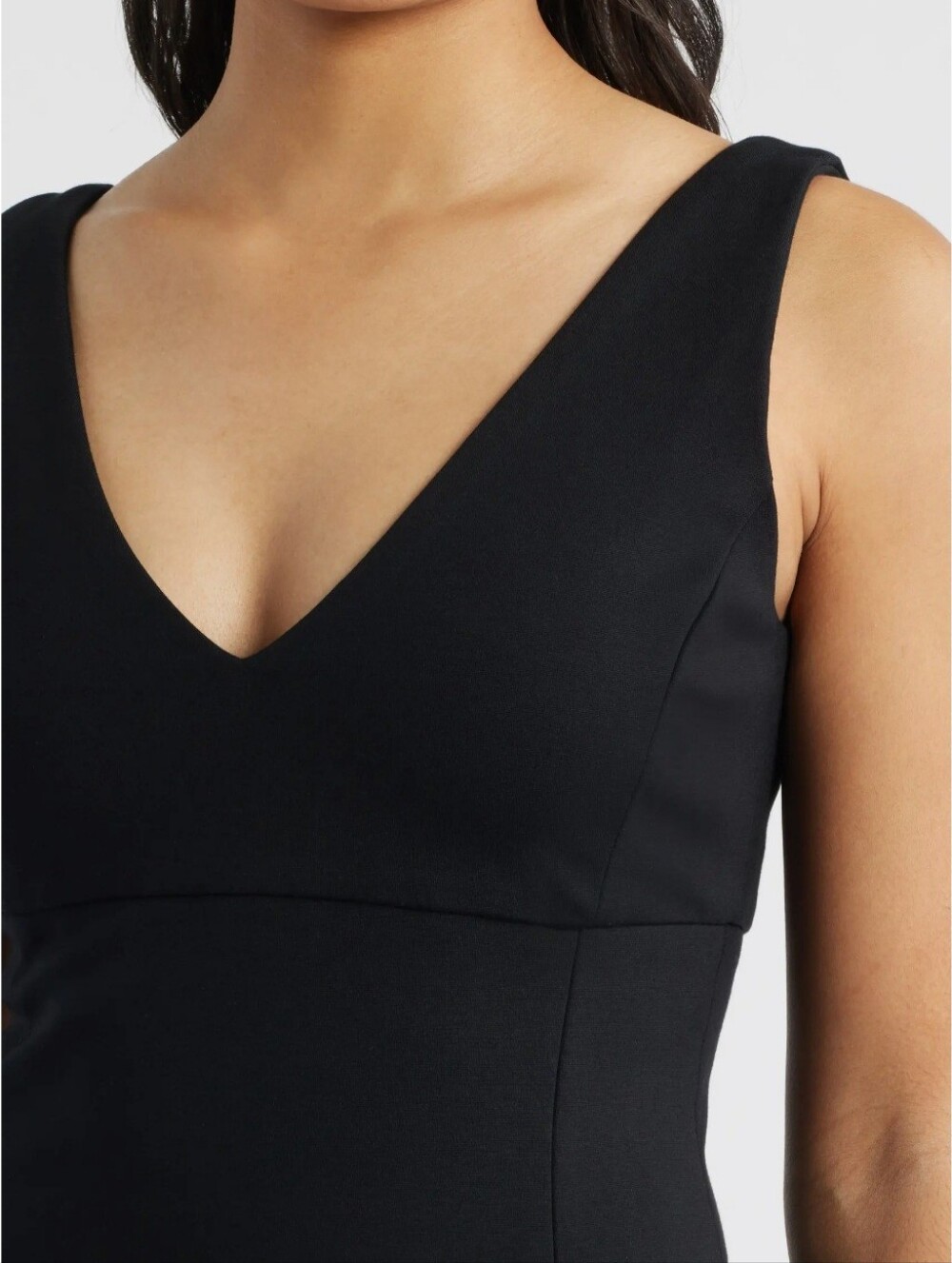 New Spanx Low V-Neck Midi Dress Size Medium - Picture 4 of 16